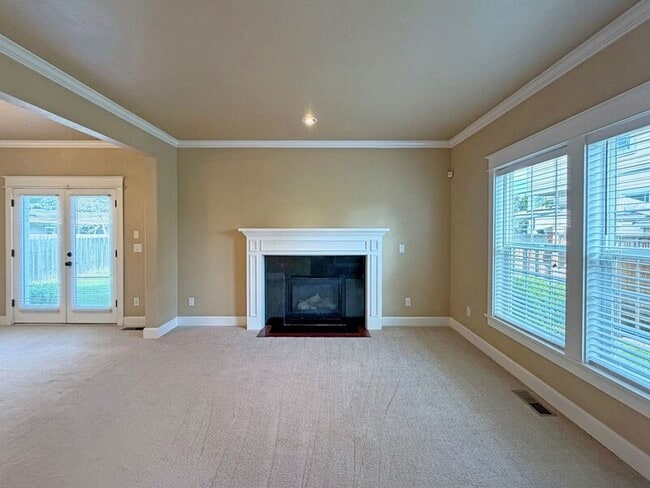 Photo - 520 Honeysuckle Ln