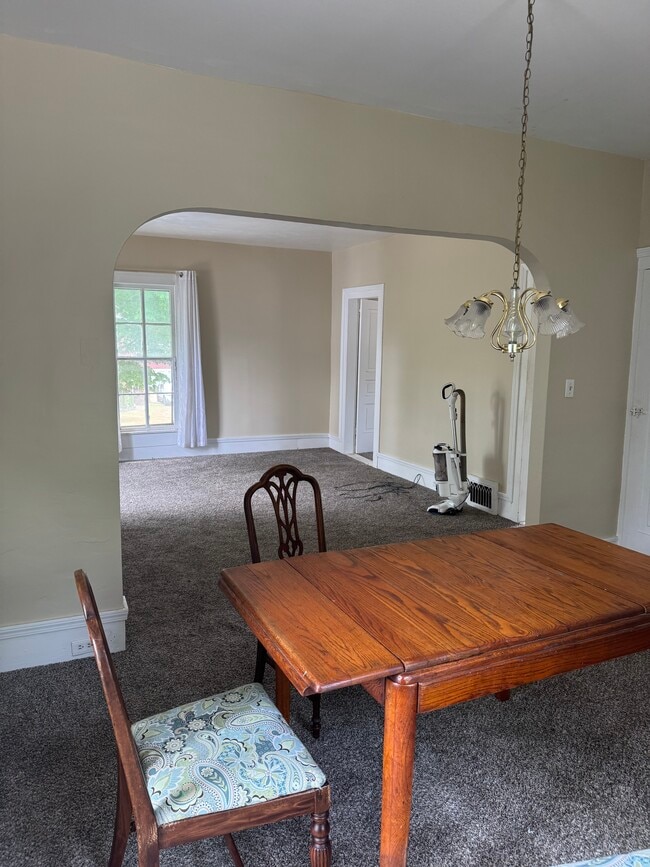 Building Photo - 244 W Franklin St Unit #2 Rental