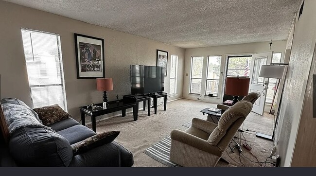 Photo - 1605 Common Dr