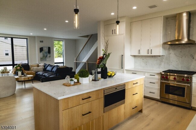 Photo - 401 Grand Ave