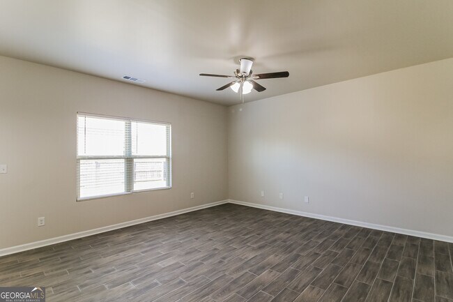 Photo - 6037 Heisler St