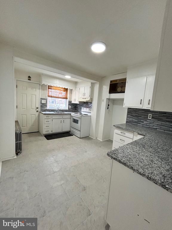 Photo - 5828 N American St