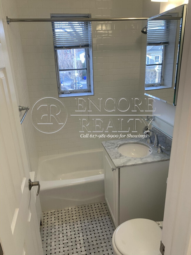 Building Photo - 86 St Paul St Unit 3