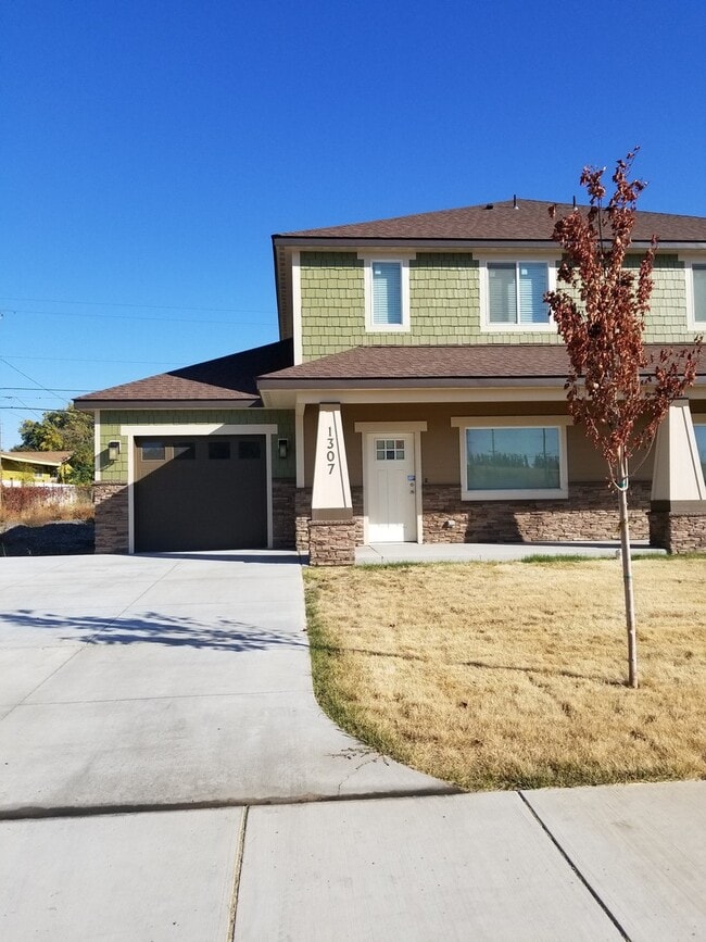 Photo - 1305-1307 Daniel Street Unidad 1307 Daniel