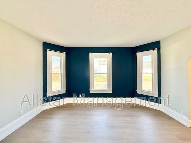 Photo - 924 Spring Ave NE