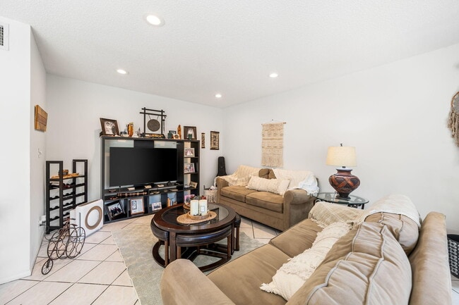 Building Photo - 2 Greenway Village N Unit 107 Rental