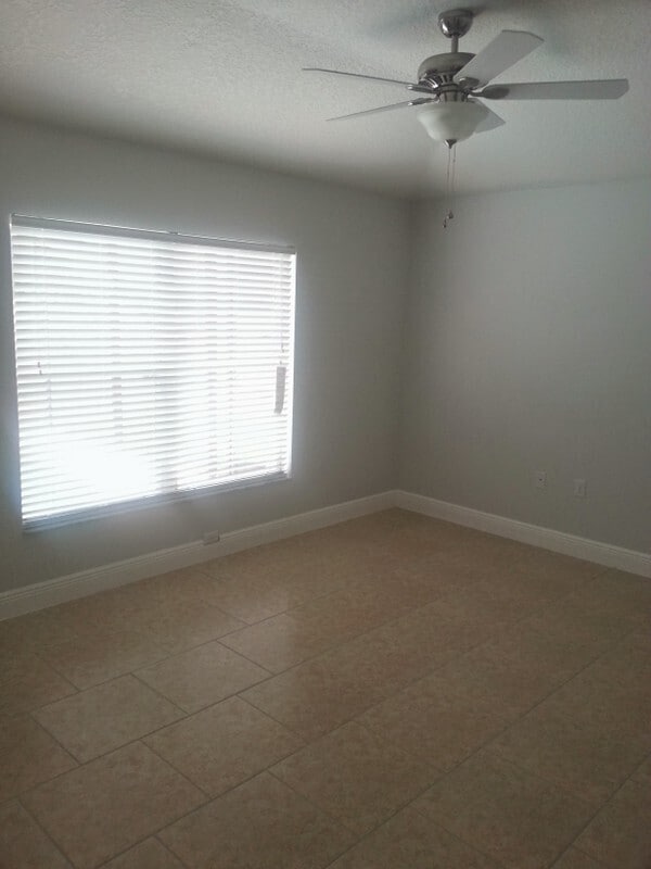 Photo - 436 Casterton Cir