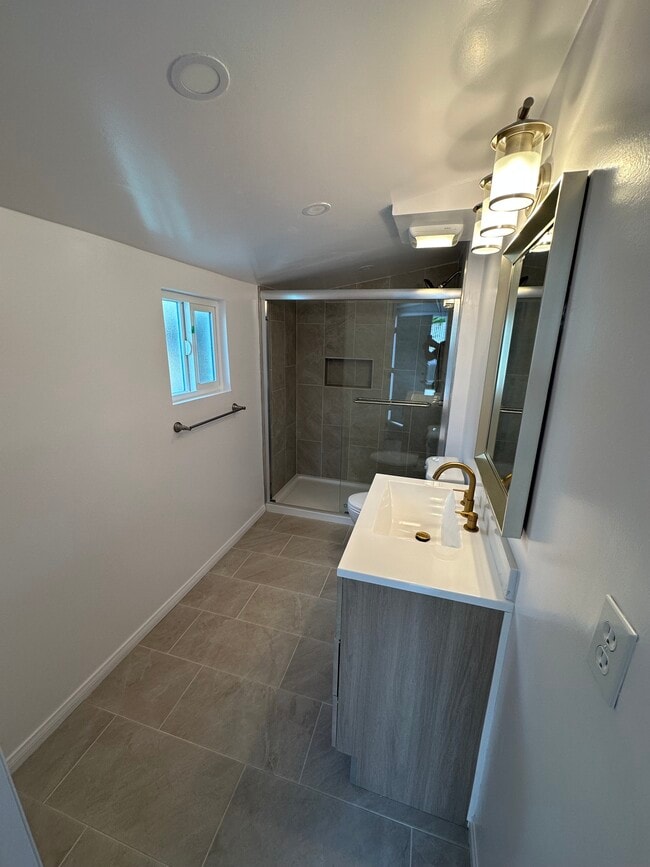 Photo - 1032 Justin Ave