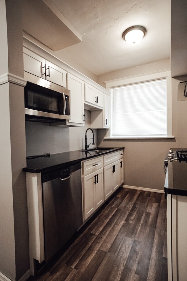 Photo - 4974 Chippewa St