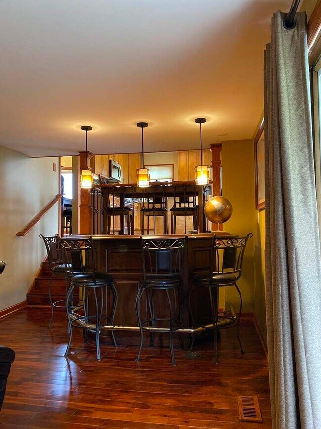 Photo - 21W060 Eagle Terrace