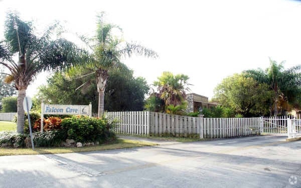 Falcon Cove Apartments - Falcon Cove Apartments
