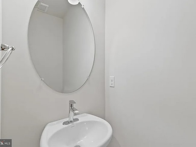 Photo - 225 Correri St