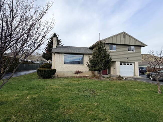 Building Photo - 1312 N Western Ave Unit 1312 N Western Ave