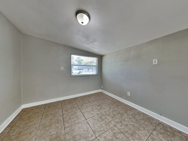 Photo - 5701 E 30th Ave