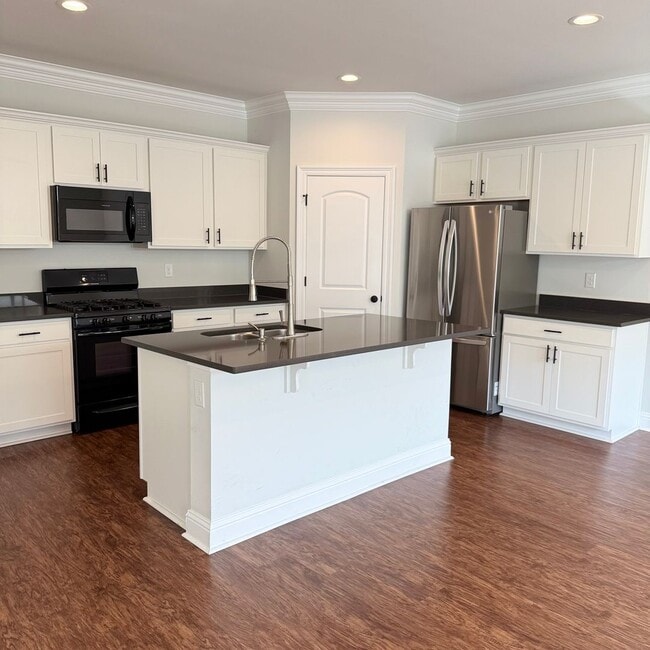 Photo - Beautiful 3BR / 2.5BA Townhouse Just 4 Miles from LSU!  Cottages at University Villas