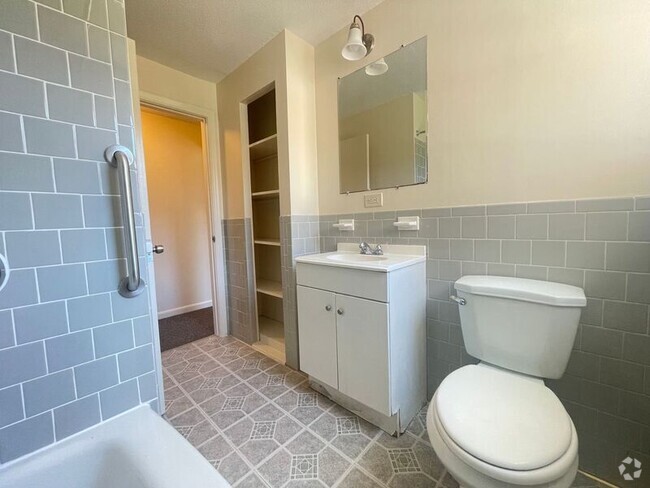 Building Photo - 173 Loudon Rd Unit 406 Rental