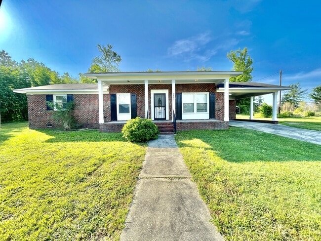 Building Photo - 3 Bedroom, 1.5 Bath RANCH Style NEST