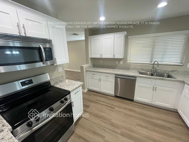 Photo - 2423 S 82nd Ln