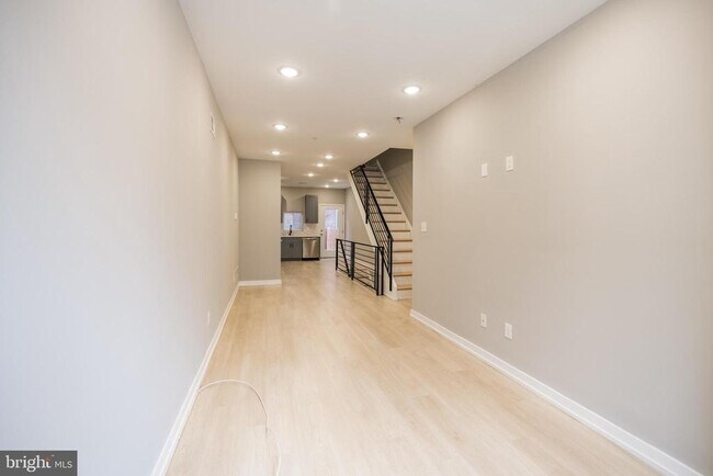 Photo - 2428 Jasper St