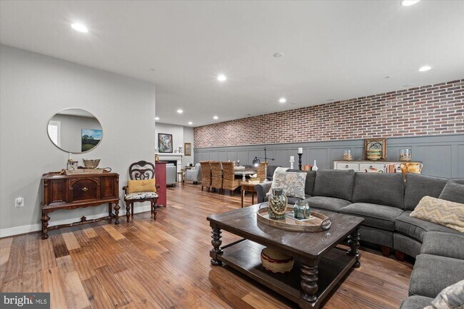 Photo - 2307 Richmond Hwy Unit 102