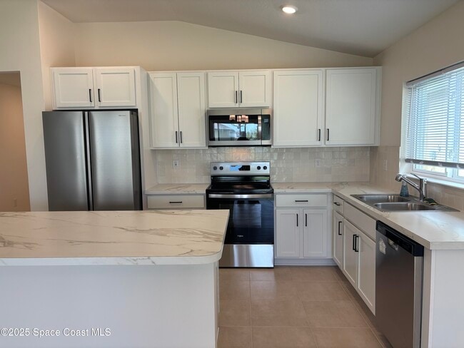 Photo - 724 Hatton Ln SE