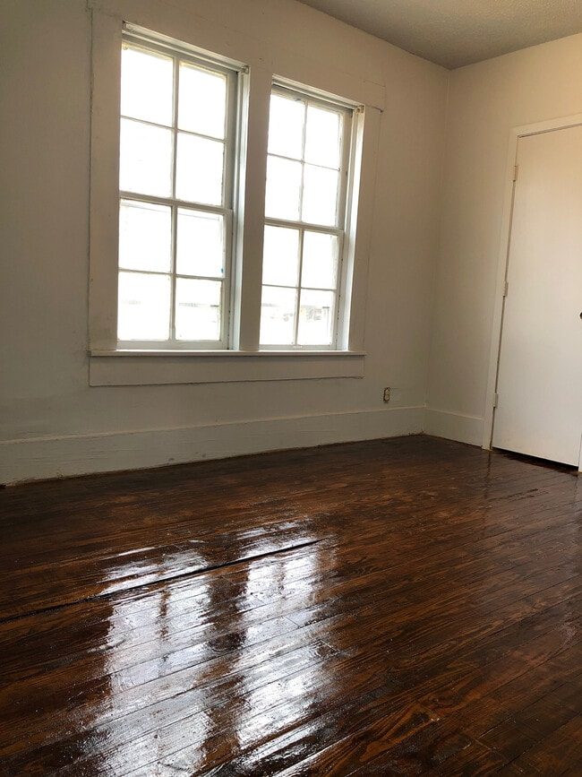 Photo - 220 Drew Ave