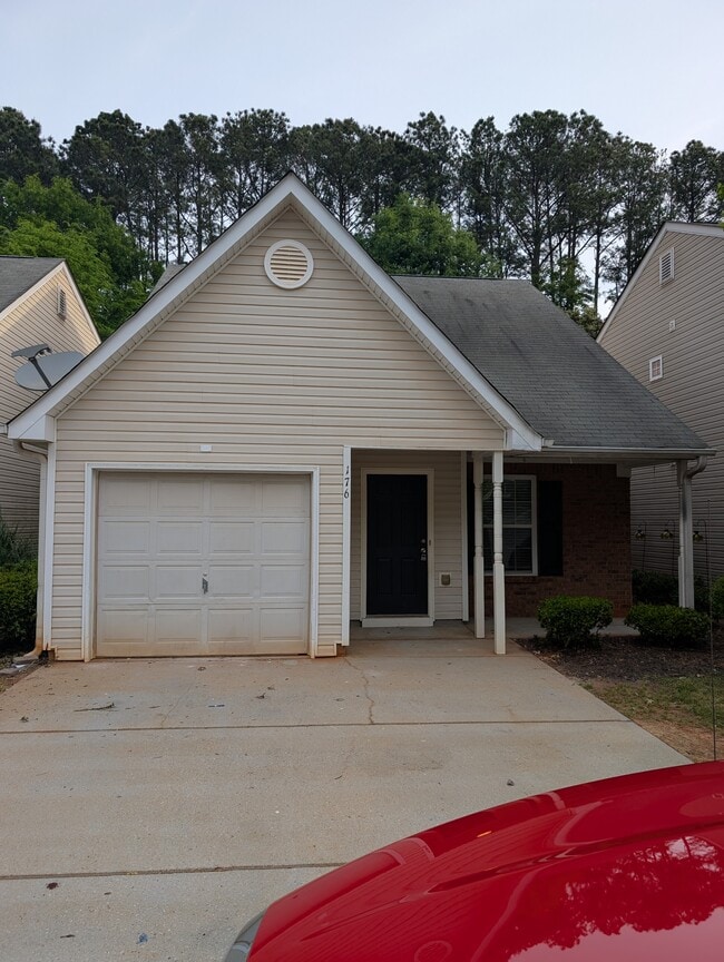 Building Photo - 176 Lossie Ln