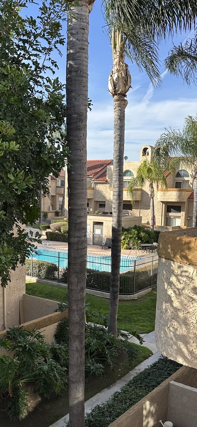 Building Photo - 2046 S Bon View Ave Unit D