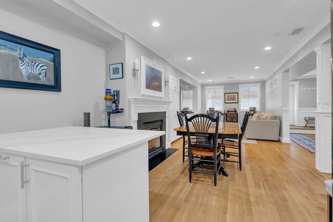 Building Photo - 26 Yarmouth St Unit 1