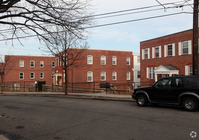 3130 Buena Vista Ter SE