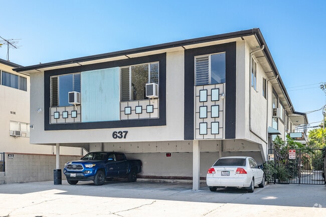 Photo - 633 N Hayworth Ave