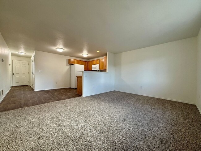 Photo - SCHEDULE A TOUR TO VIEW THIS NEWLY UPDATED TOWNHOME IN REDMOND!!