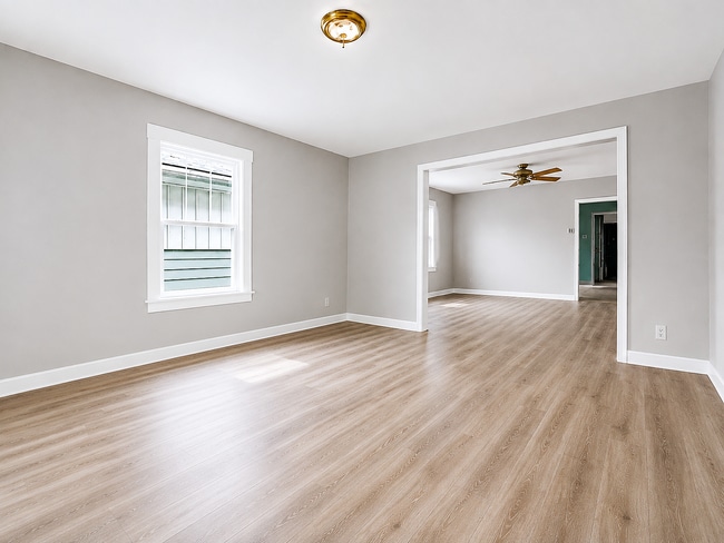 Photo - 1058 S Sheffield Ave