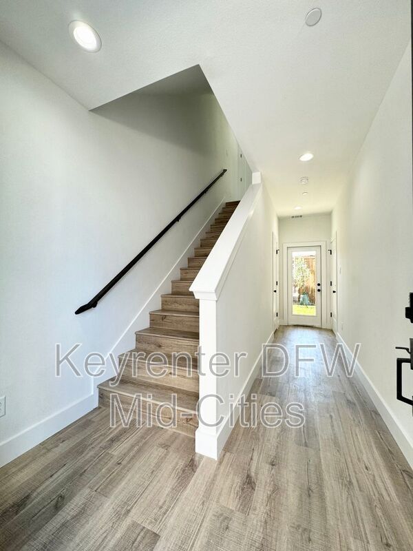 Building Photo - 7311 Uloho Wy Rental