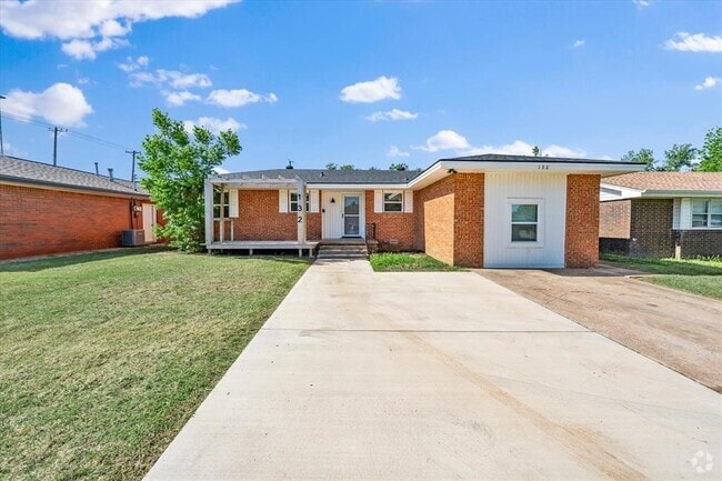 Building Photo - 132 Elwood Dr Rental