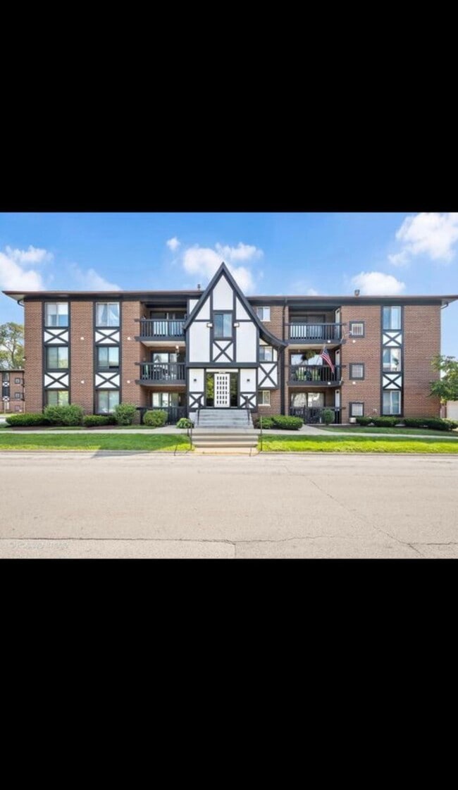 Photo - 13615 Lamon Ave Apartment Unit 509