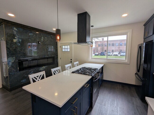 Photo - 166 Humboldt St