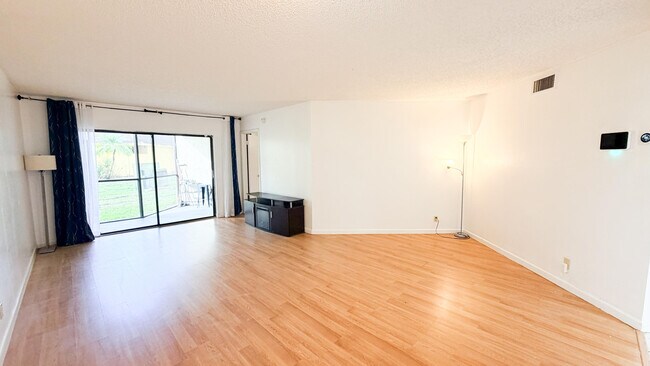 Photo - 6475 W Oakland Park Blvd