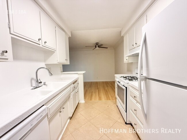 Building Photo - 1432 N Fairfax Ave Unit 3