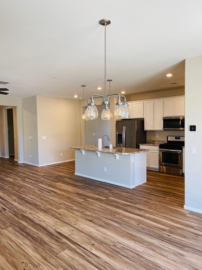 COMING SOON! Recently Remodeled 3 Bedroom,... - COMING SOON! Recently Remodeled 3 Bedroom,... Casa