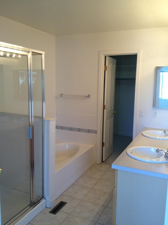 Photo - 3628 Oakwood Dr