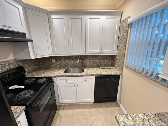 Building Photo - 133 Salisbury E