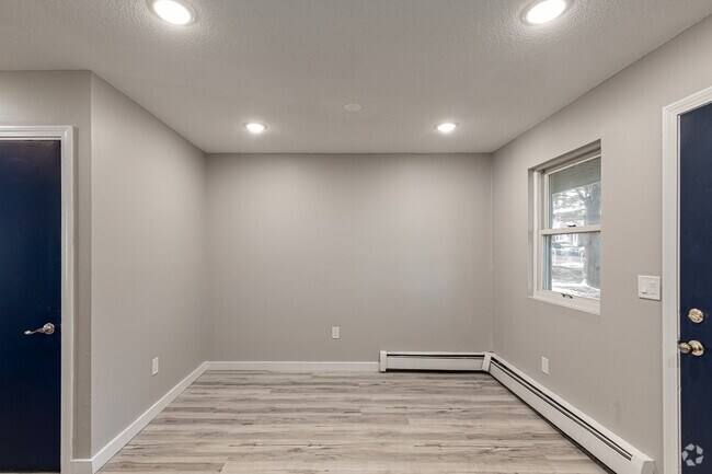 2BR, 1.5BA Townhouse - Dining Room - Westar Apartments