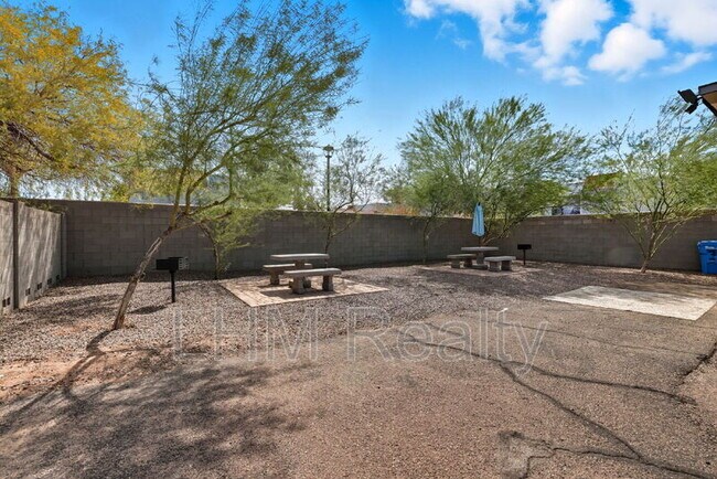 Photo - 1713 N 31st Pl Unit Apt 6