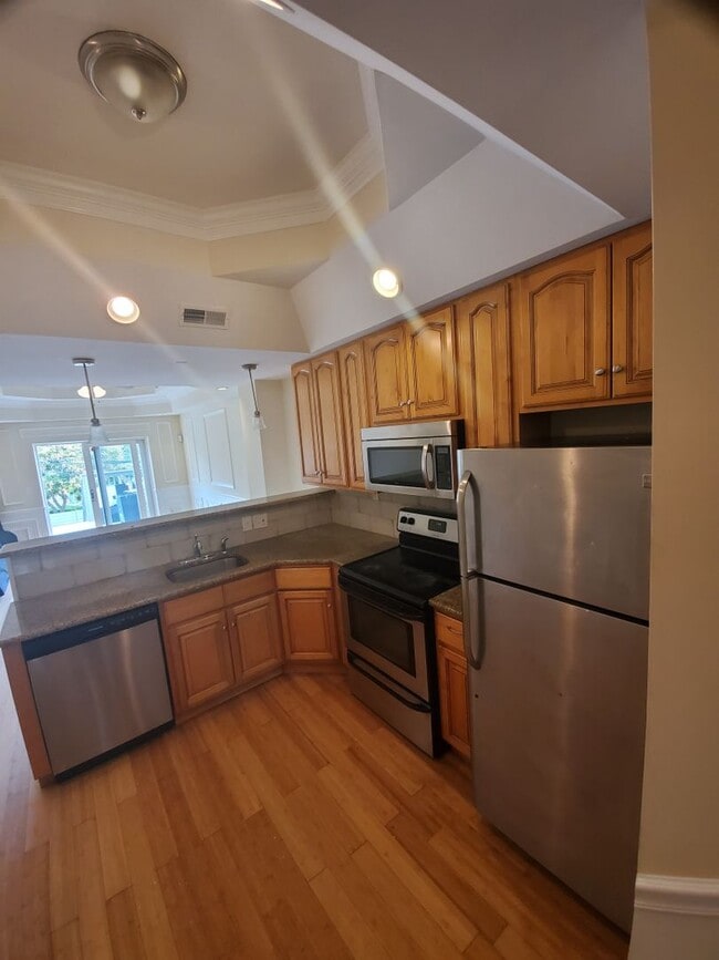 Building Photo - Make this your home today! Come rent with ... Unit B -  B