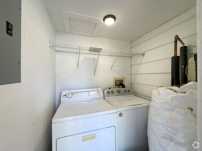 Building Photo - 10 Latta St Unit A Rental