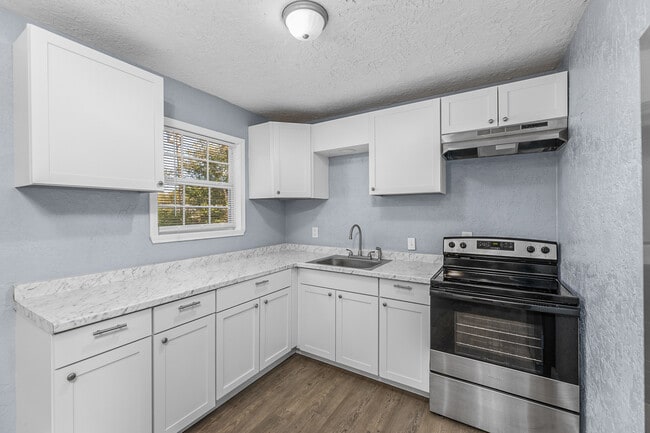 Photo - 910 SW 37th St