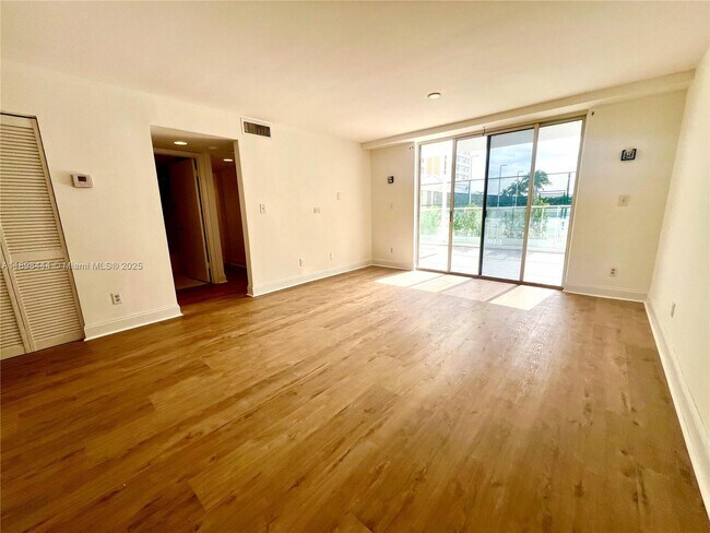 Photo - 770 Claughton Island Dr Unidad 406