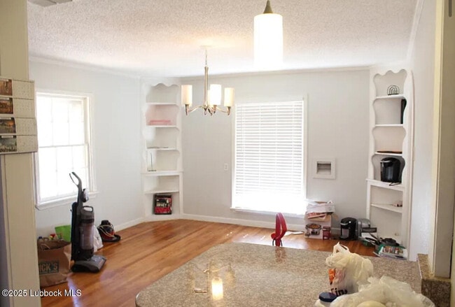 Photo - 2424 33rd St