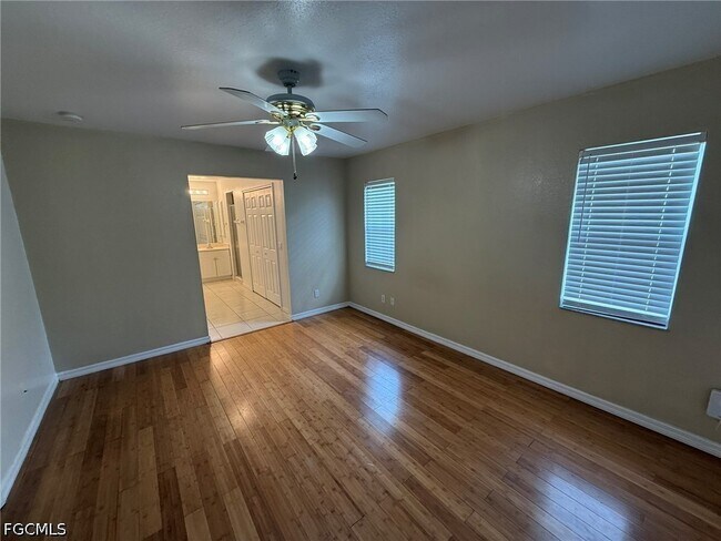 Photo - 911 SE 31st St